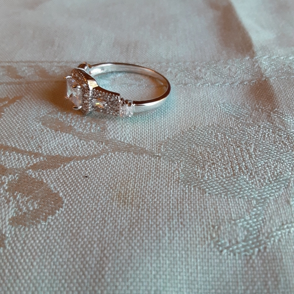 Stunning white topaz silver ring size 12. - Picture 4 of 7